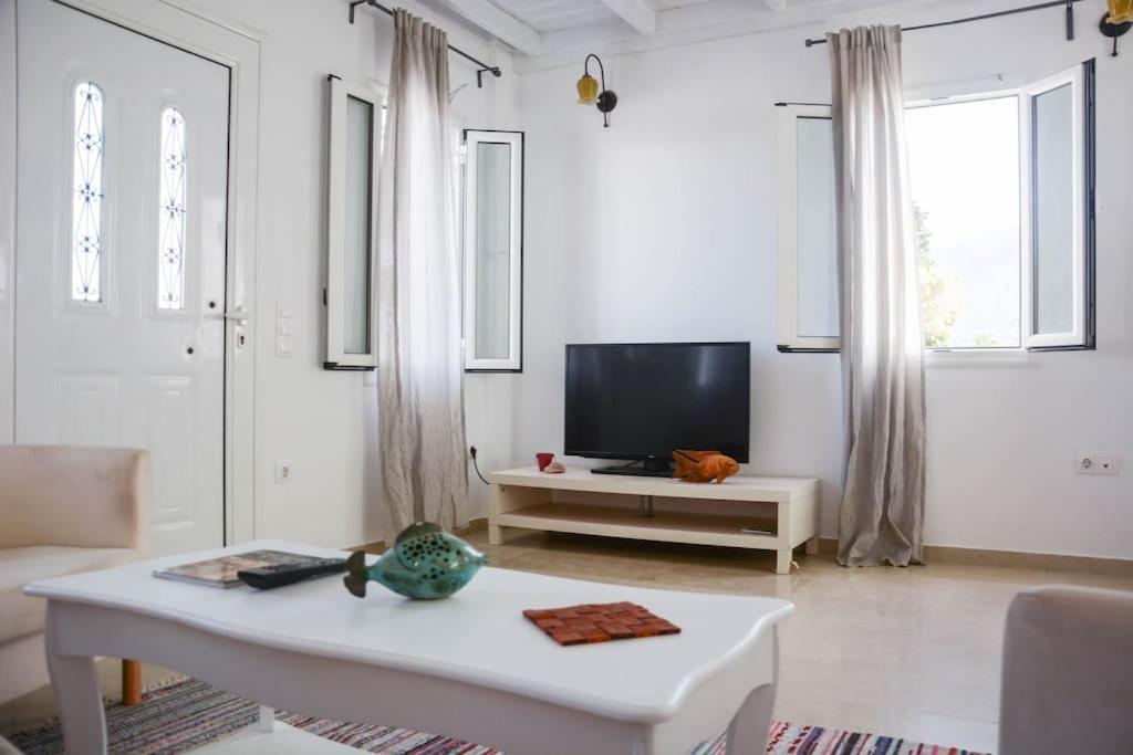 White Wave Villa, 3Min Walk From Beach Kamari  Bagian luar foto
