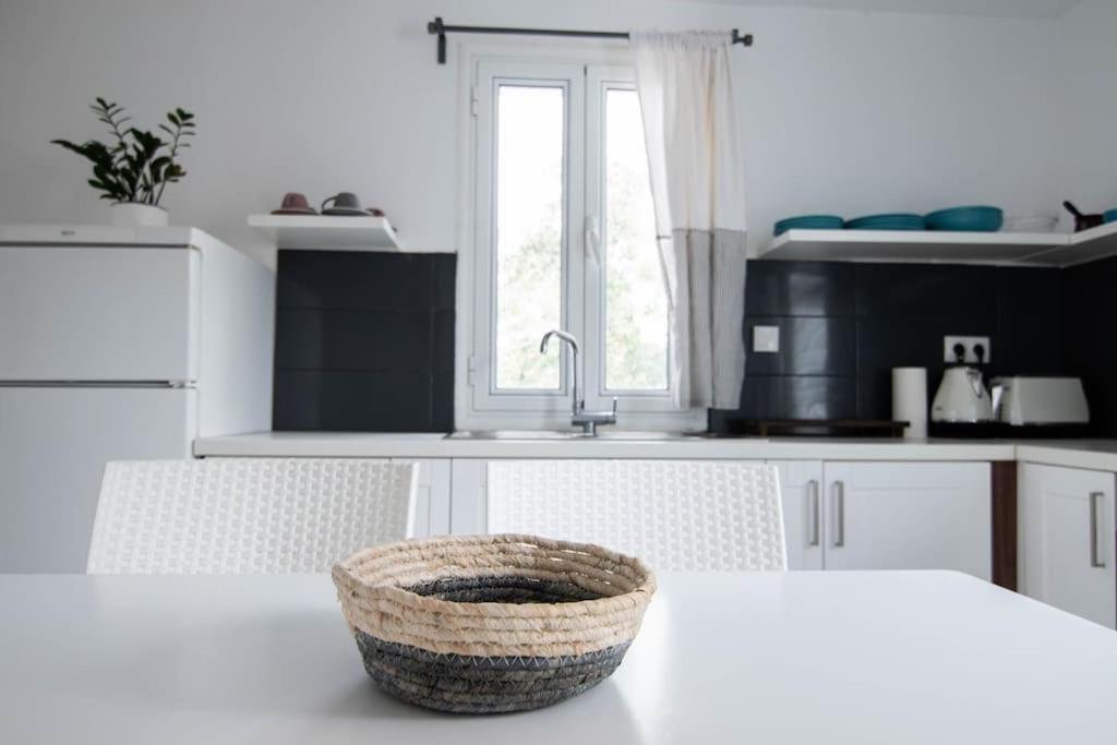 White Wave Villa, 3Min Walk From Beach Kamari  Bagian luar foto