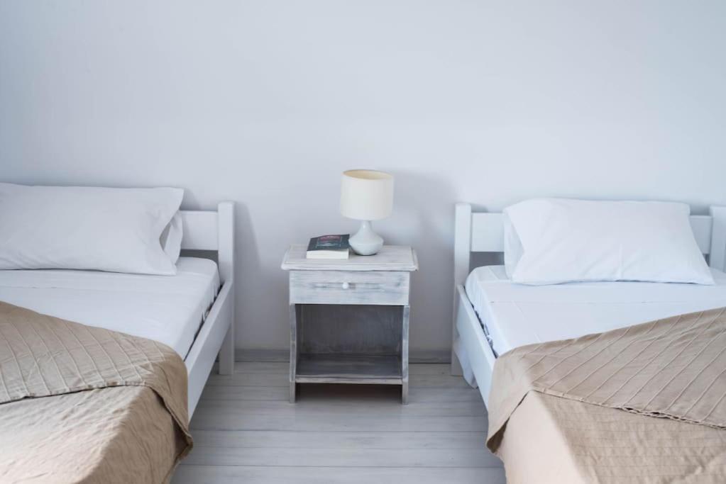 White Wave Villa, 3Min Walk From Beach Kamari  Bagian luar foto