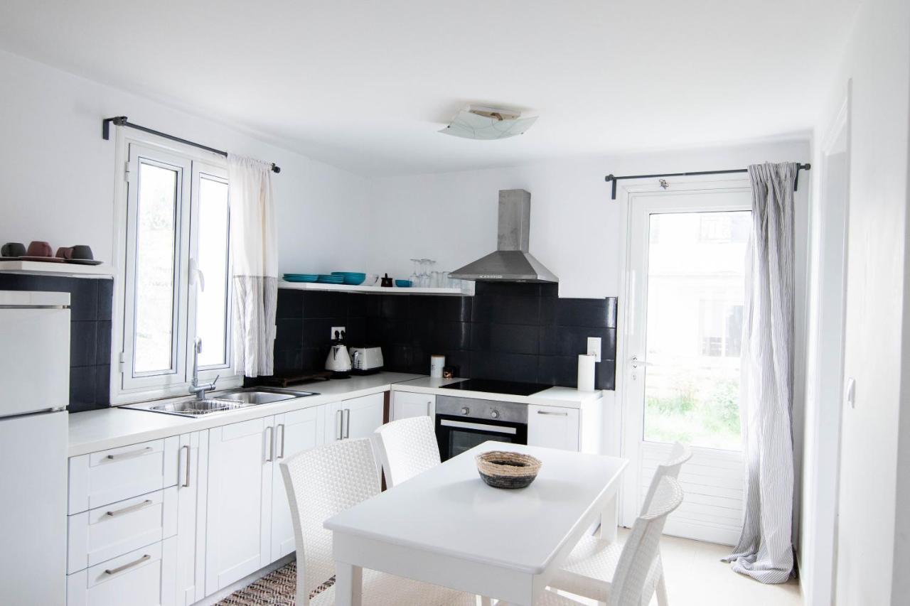 White Wave Villa, 3Min Walk From Beach Kamari  Bagian luar foto
